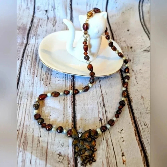 Vintage freshwater pearl and bead necklace, metal butterfly pendant, crystal - Picture 2 of 6